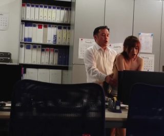 Hiếp nàng lễ tân xinh đẹp trong công ty