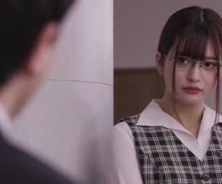 Hiếp nữ đồng nghiệp giống idol phim sex